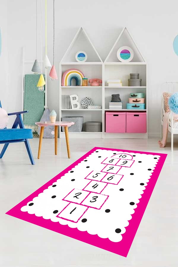 Dijital Baskılı Yıkanabilir Kaymaz Taban Pembe Renkli SekSek Desenli Çocuk Odası Halısı